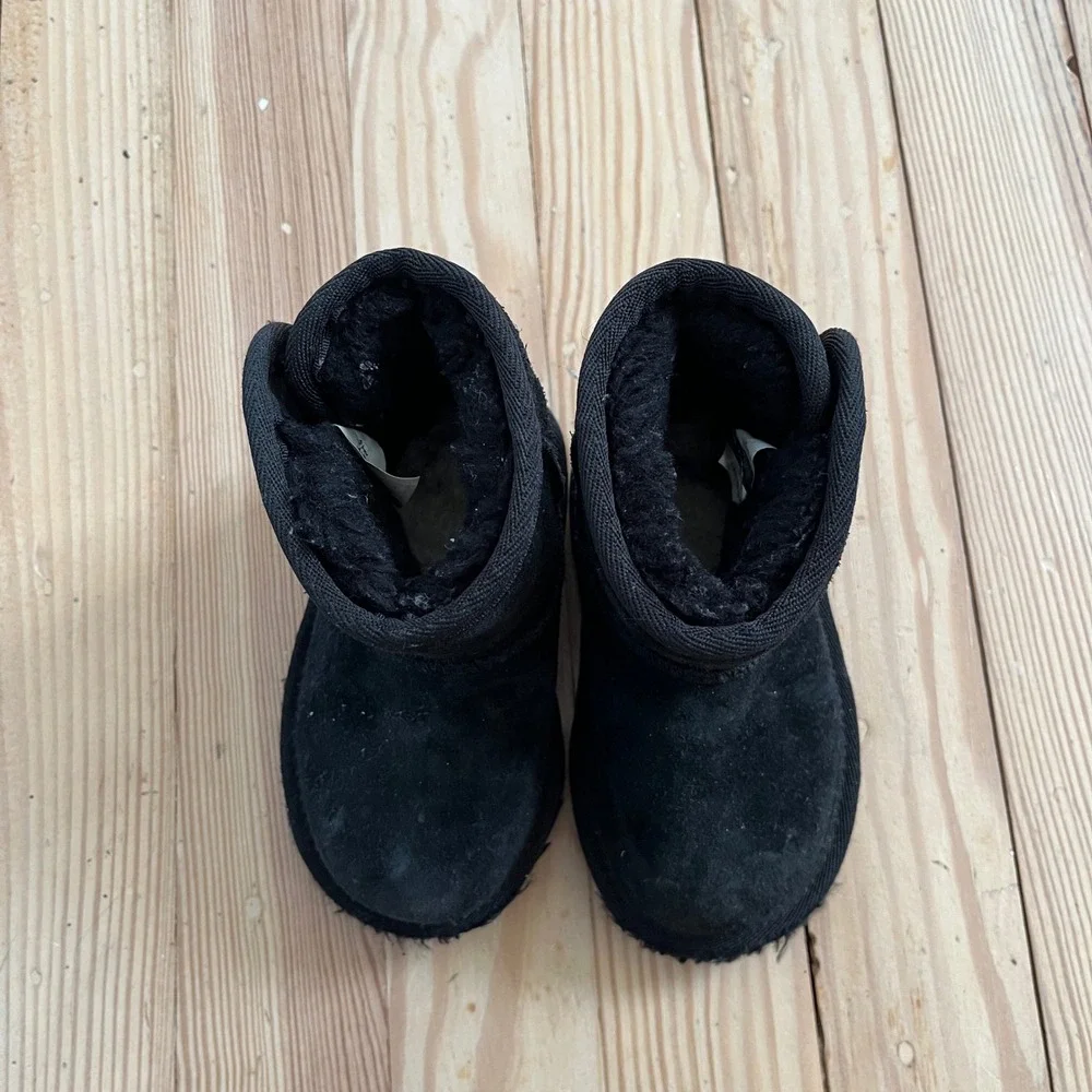UGG toddler bailey